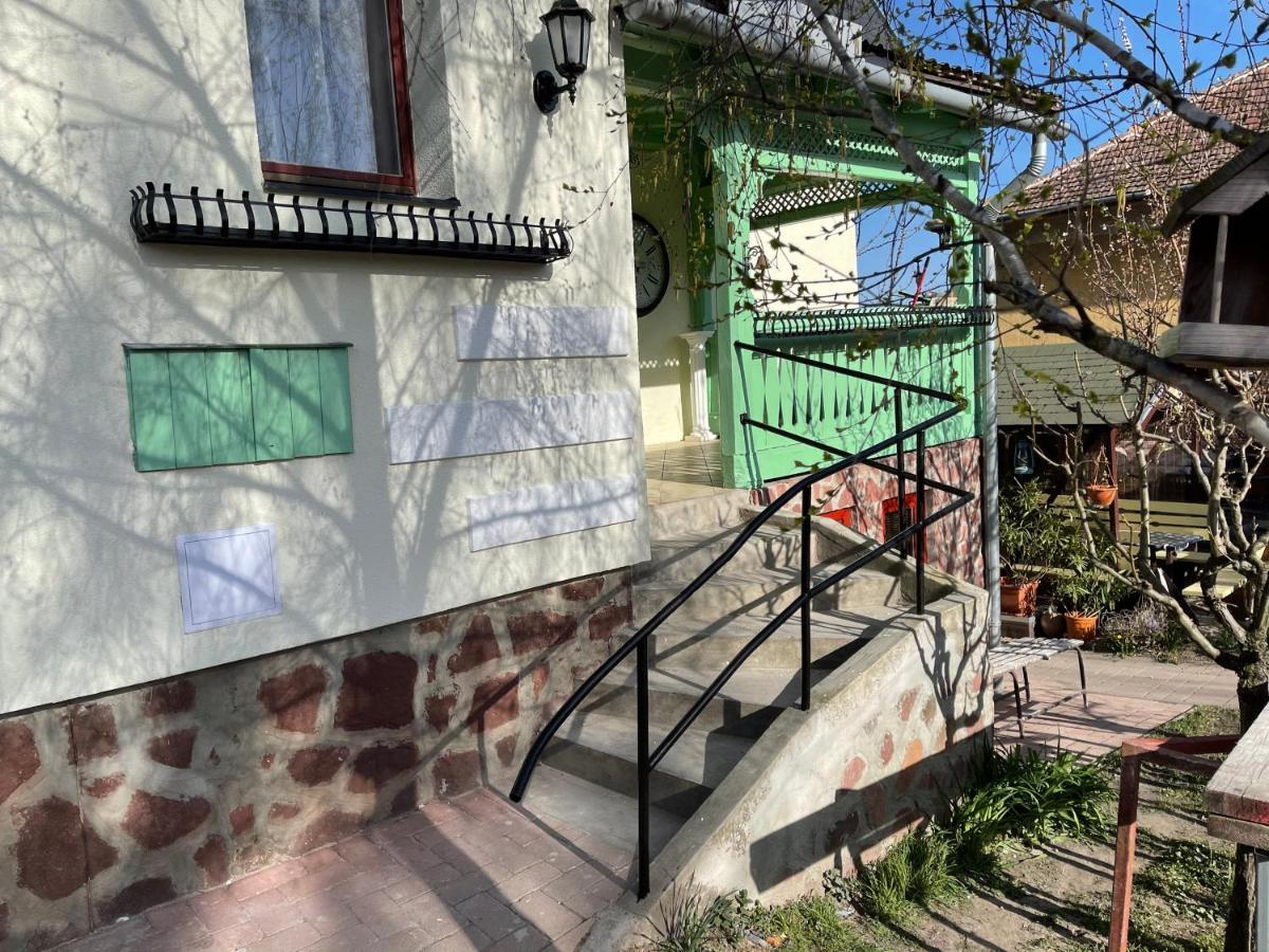 Tamás Apartman Balatonföldvár szívében- egész évben nyitva! Balatonfoldvar Exterior foto